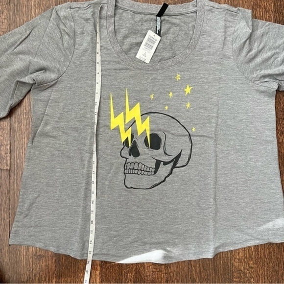 NWT Torrid size 2 dream fleece skull tee - Picture 6 of 7